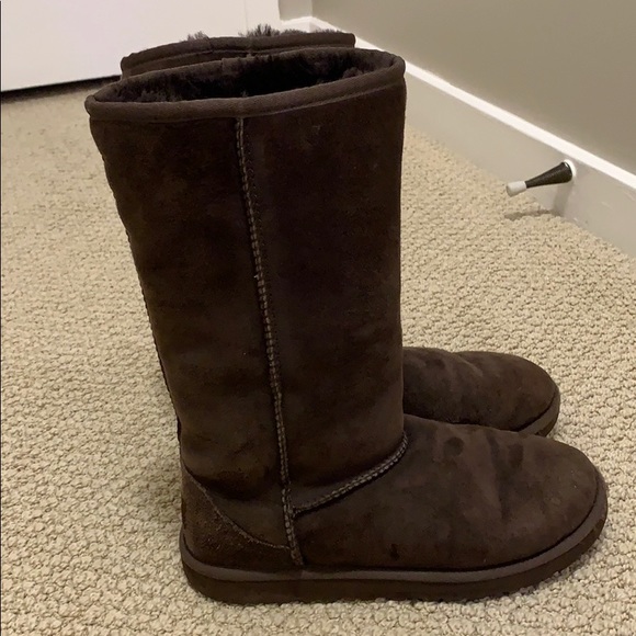 UGG Classic Boot - Picture 3 of 9